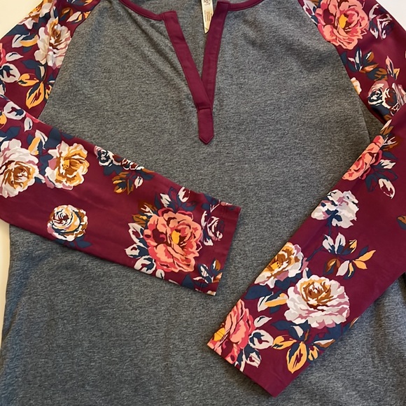 Matilda Jane Floral sleeved v-neck tee medium Like New - Picture 3 of 5